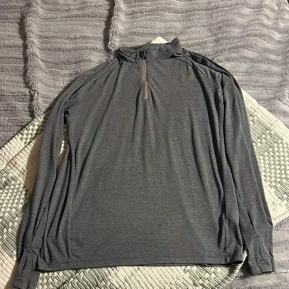 Gray Men’s North Face Quarter-Zip Pullover